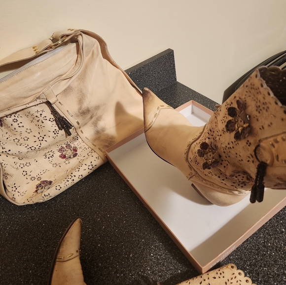 Boots+Bag - Picture 3 of 6